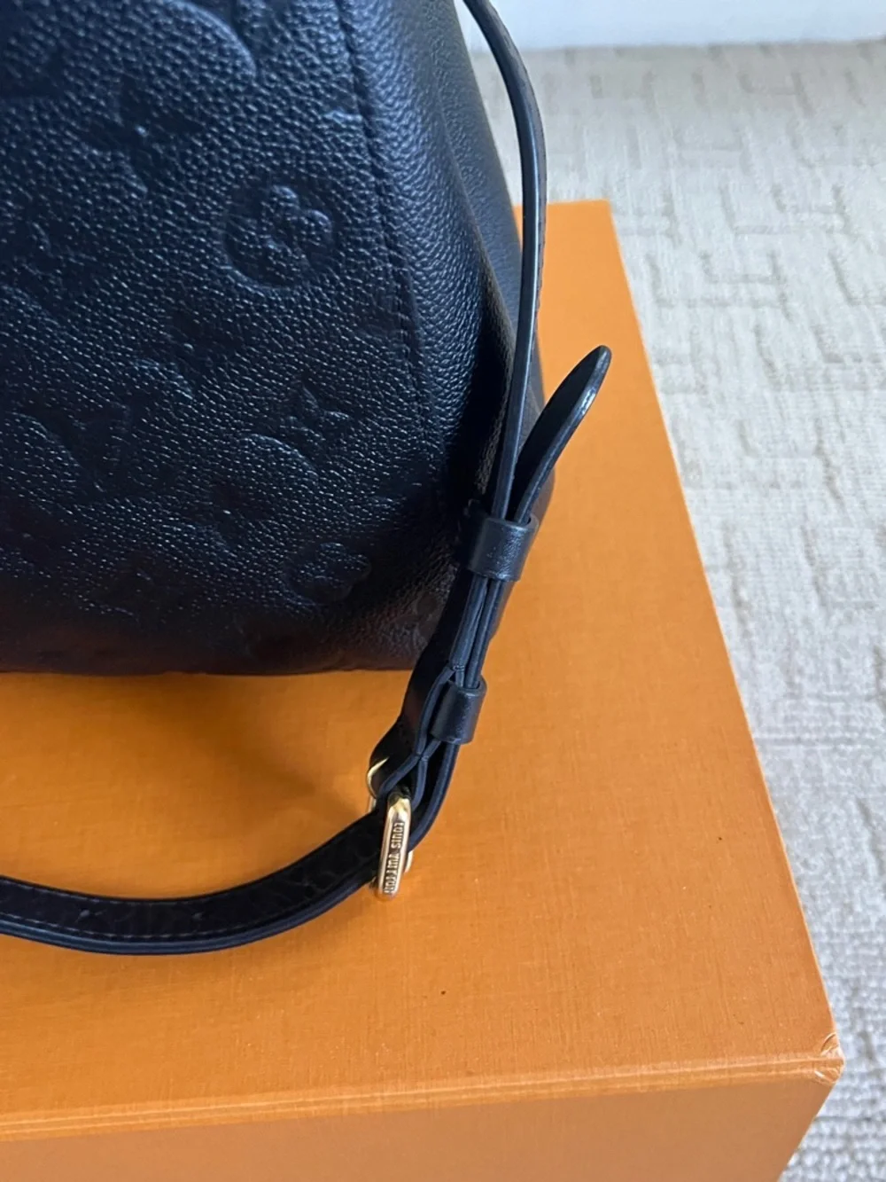 Louis Vuitton Montaige Black MM Empreint Noir Black Tote Bag - Picture 5 of 16